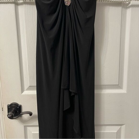 Elegant Black Evening Dress - Picture 4 of 14